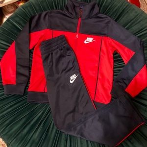NWT - Boy’s Nike Warm-Up Suite. Sz 6